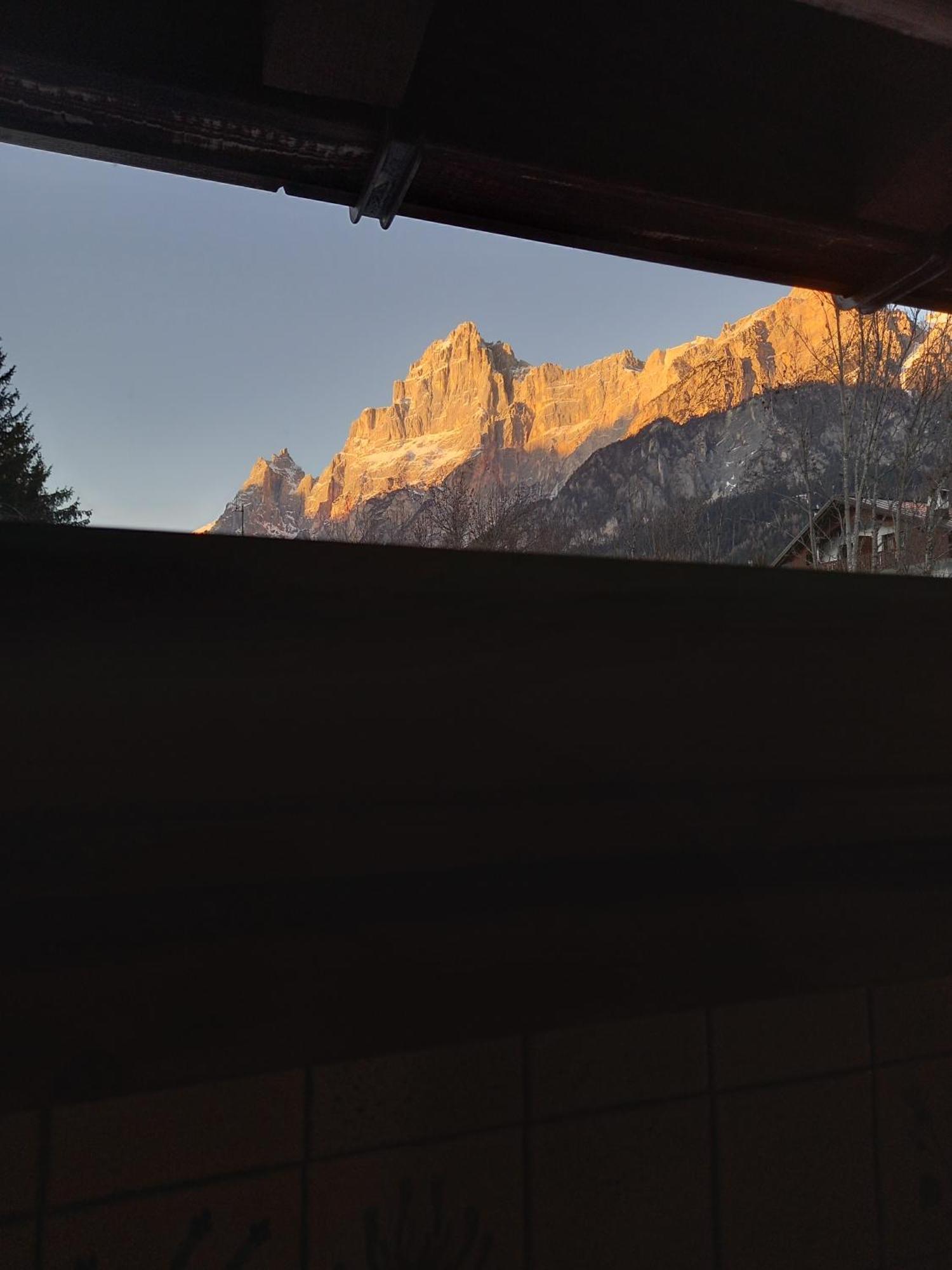 Deliziosa Mansarda Con Vista Dolomiti Apartment San Vito di Cadore Luaran gambar