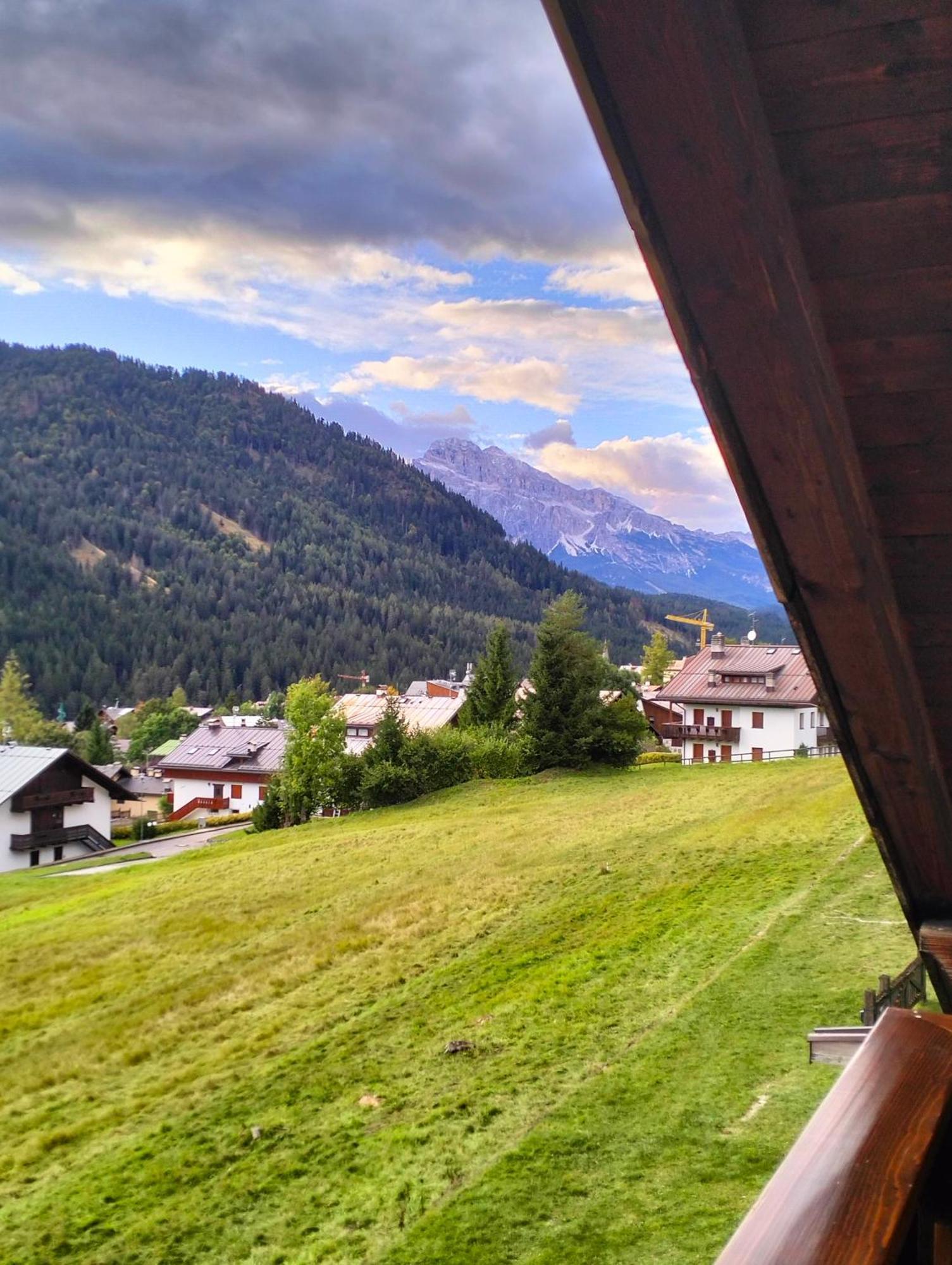 Deliziosa Mansarda Con Vista Dolomiti Apartment San Vito di Cadore Luaran gambar